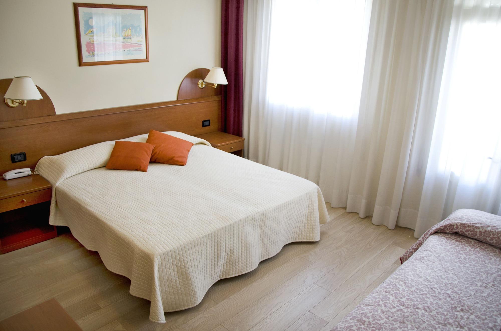 Hotel Sole Сотомарина Екстериор снимка