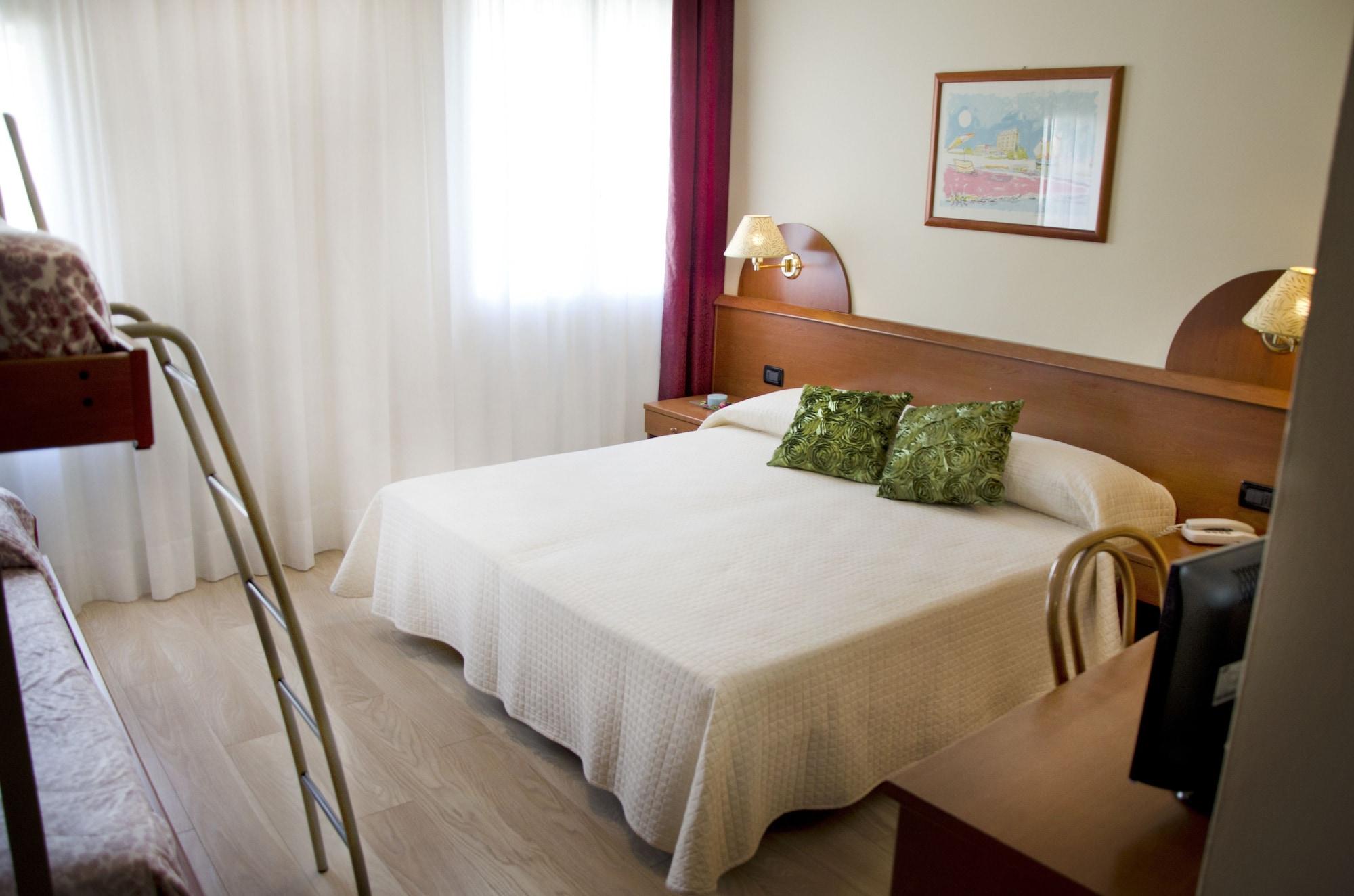 Hotel Sole Сотомарина Екстериор снимка