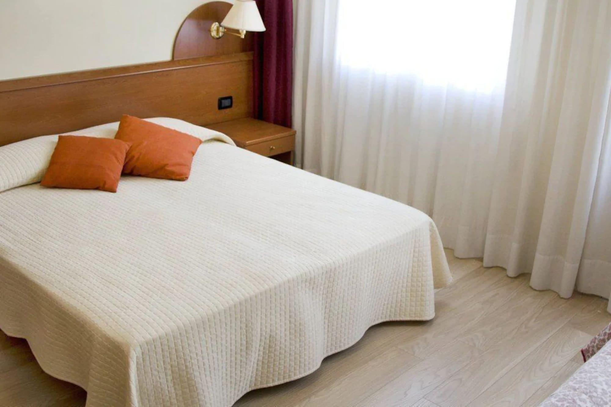 Hotel Sole Сотомарина Екстериор снимка