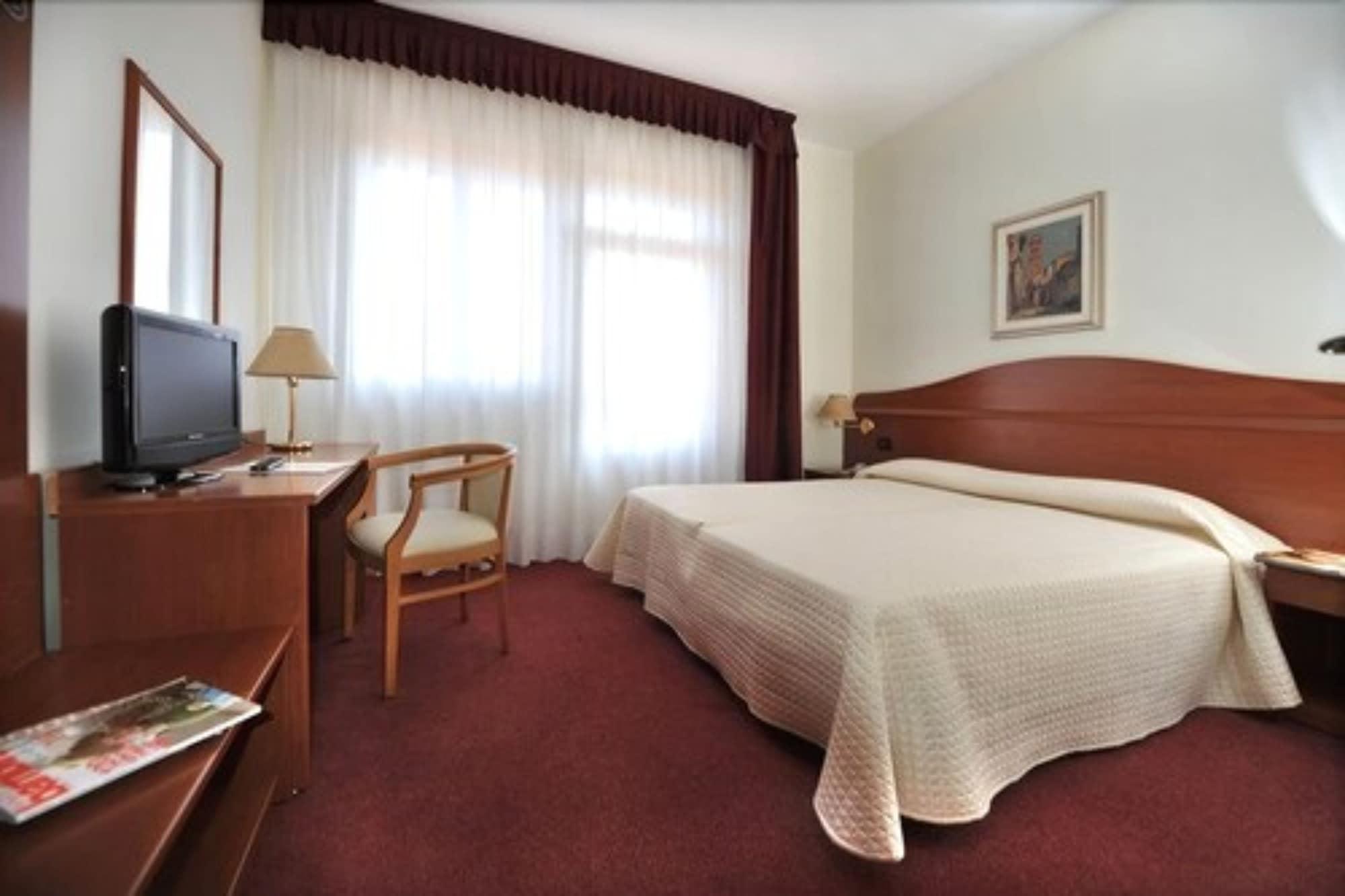 Hotel Sole Сотомарина Екстериор снимка