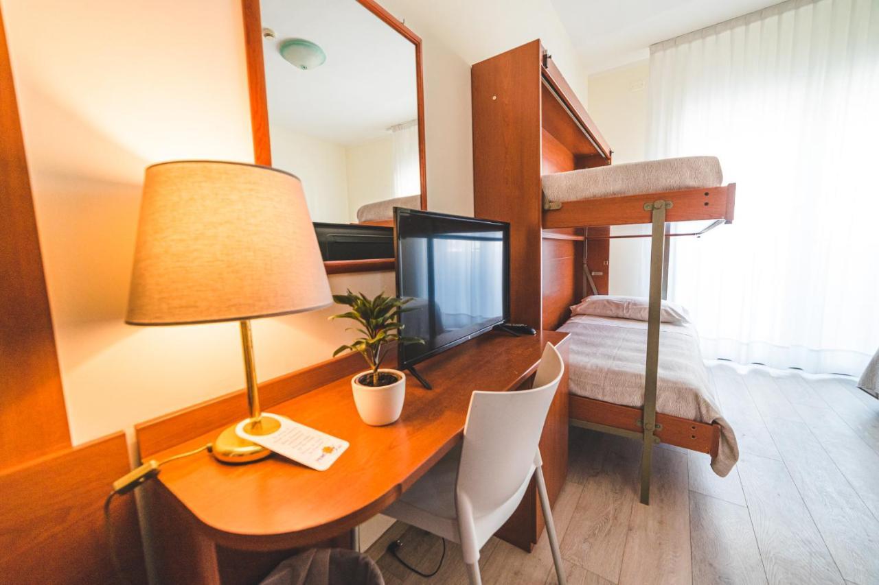 Hotel Sole Сотомарина Екстериор снимка