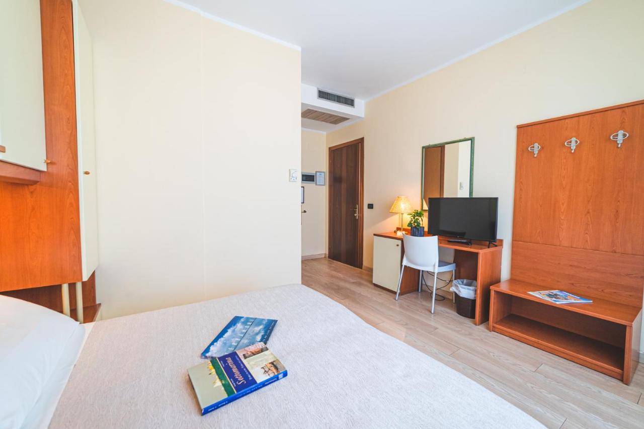 Hotel Sole Сотомарина Екстериор снимка