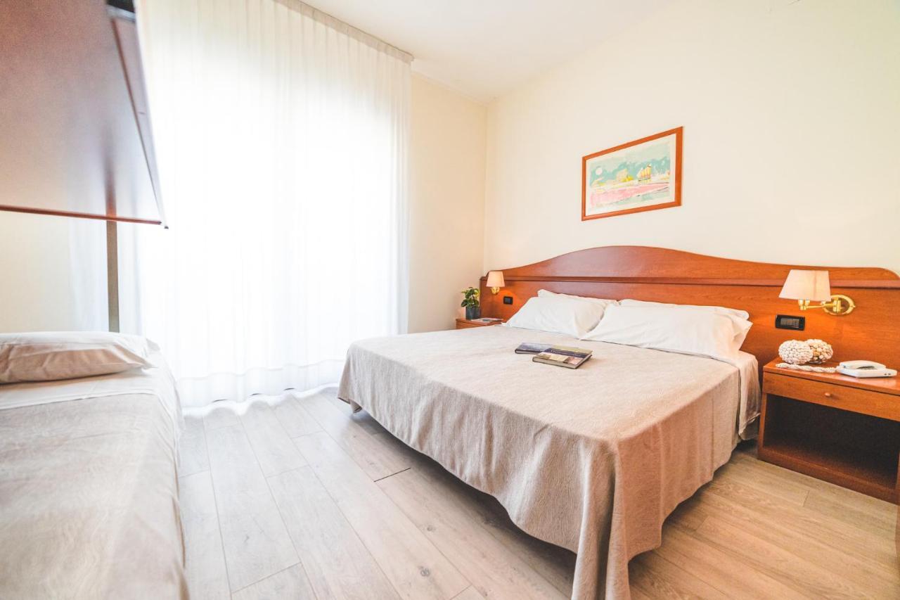 Hotel Sole Сотомарина Екстериор снимка