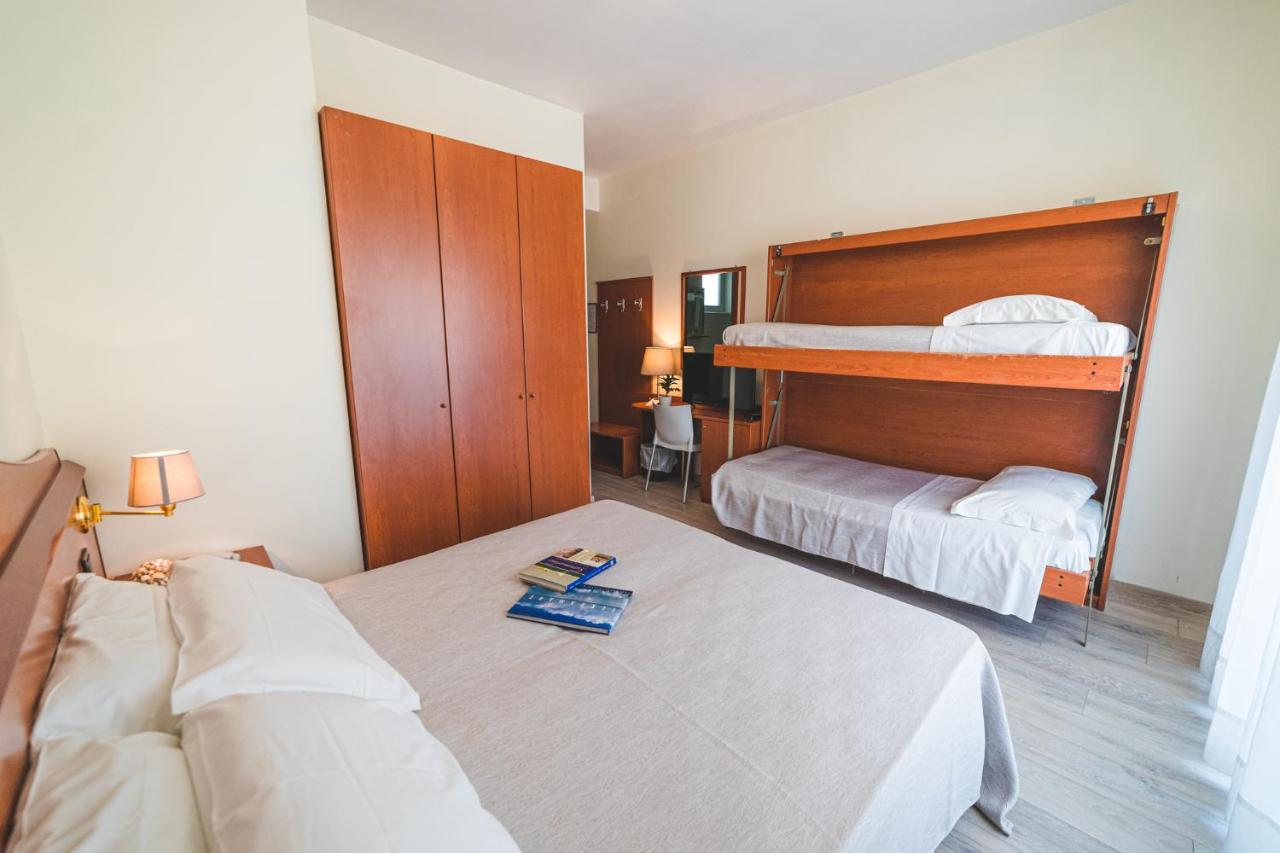 Hotel Sole Сотомарина Екстериор снимка