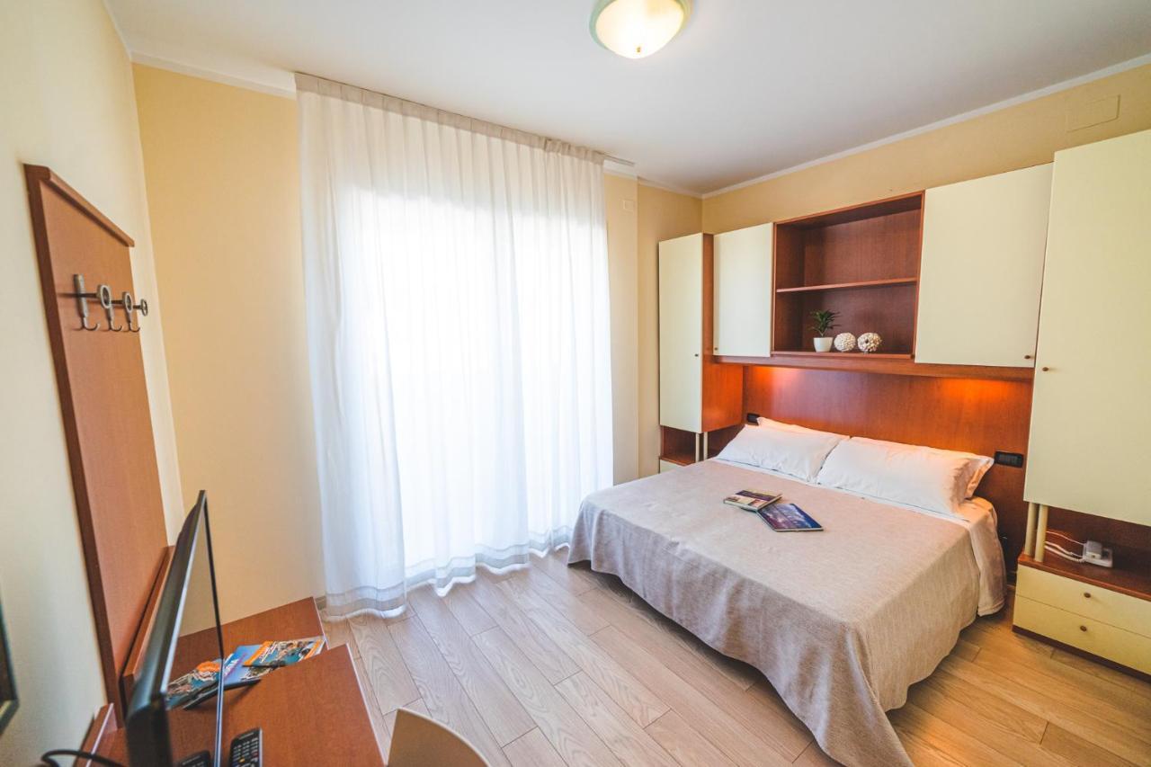 Hotel Sole Сотомарина Екстериор снимка