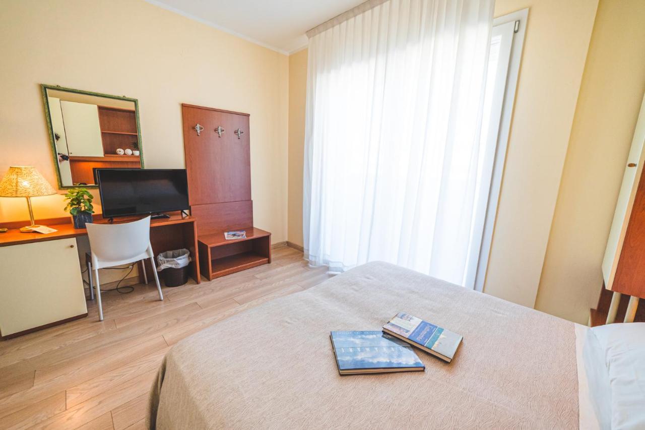 Hotel Sole Сотомарина Екстериор снимка