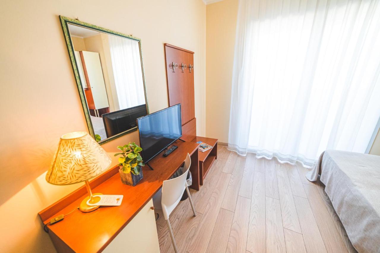 Hotel Sole Сотомарина Екстериор снимка