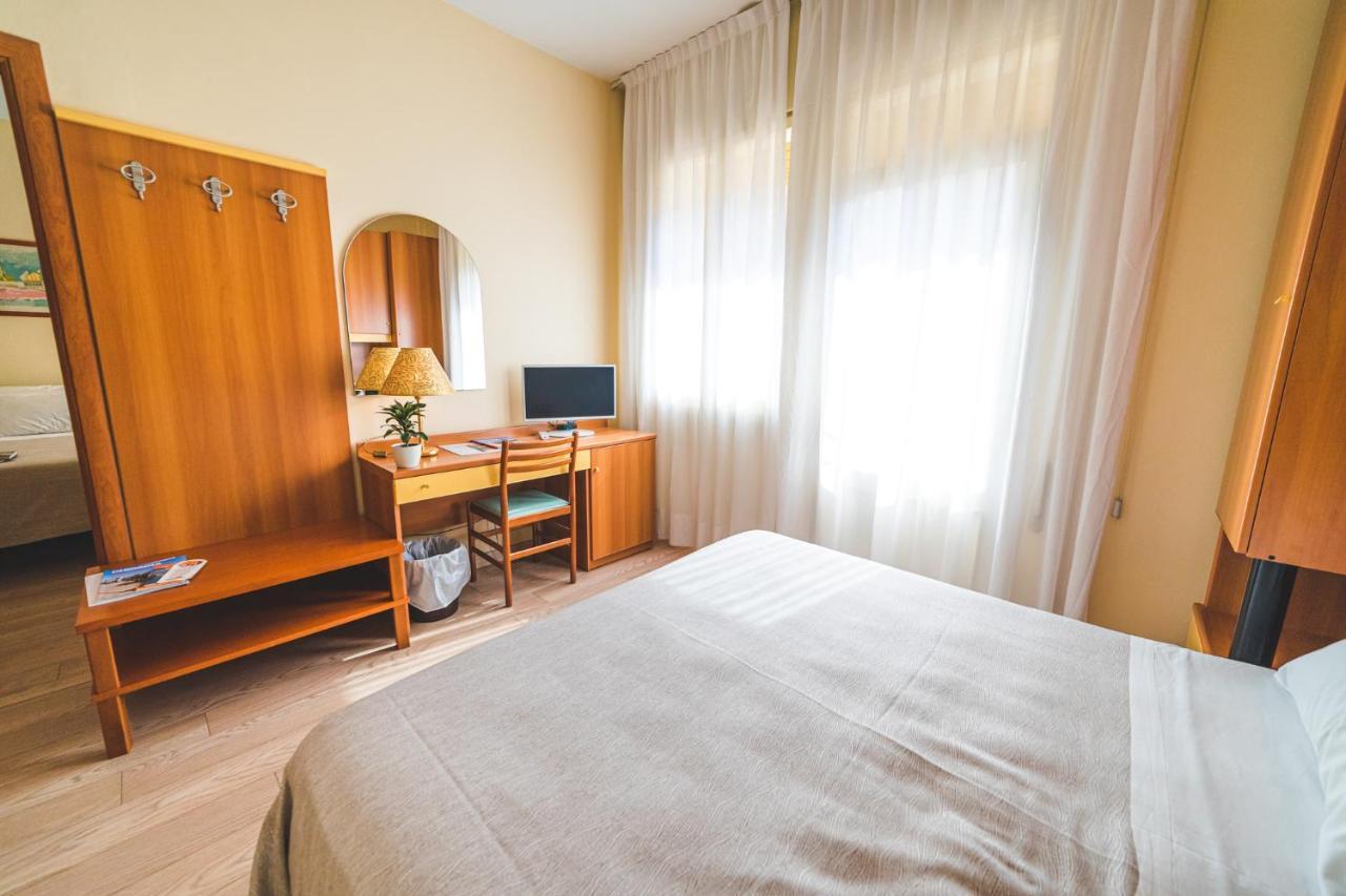 Hotel Sole Сотомарина Екстериор снимка