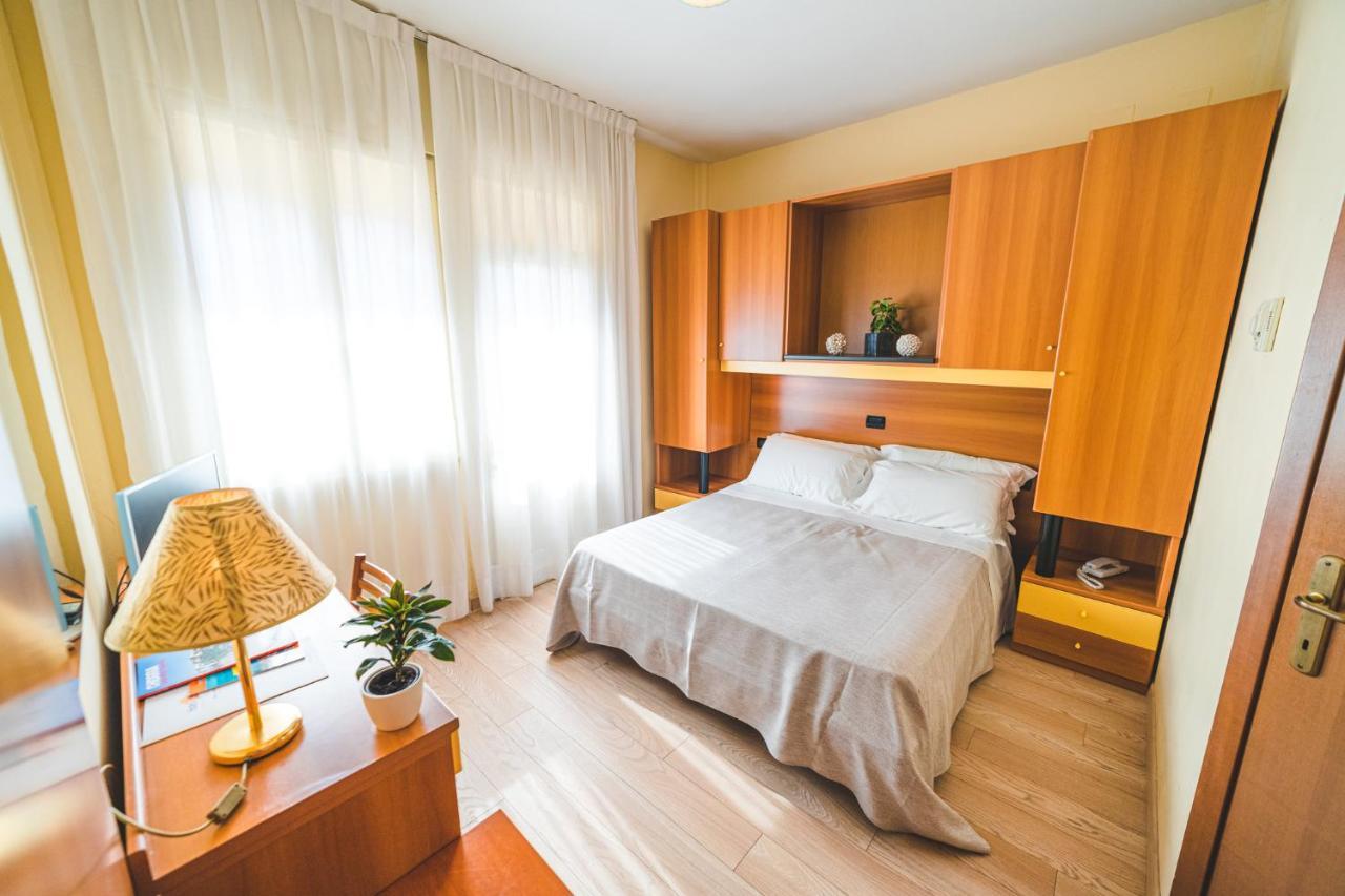 Hotel Sole Сотомарина Екстериор снимка