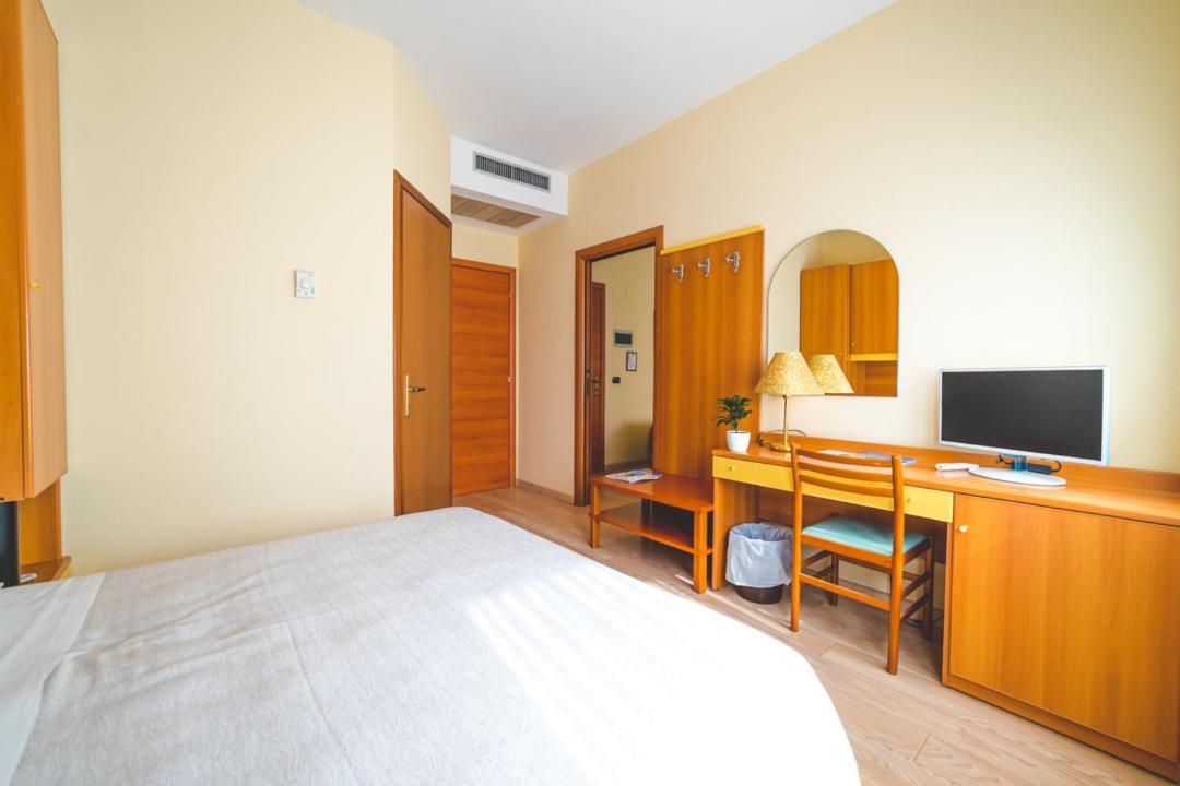 Hotel Sole Сотомарина Екстериор снимка