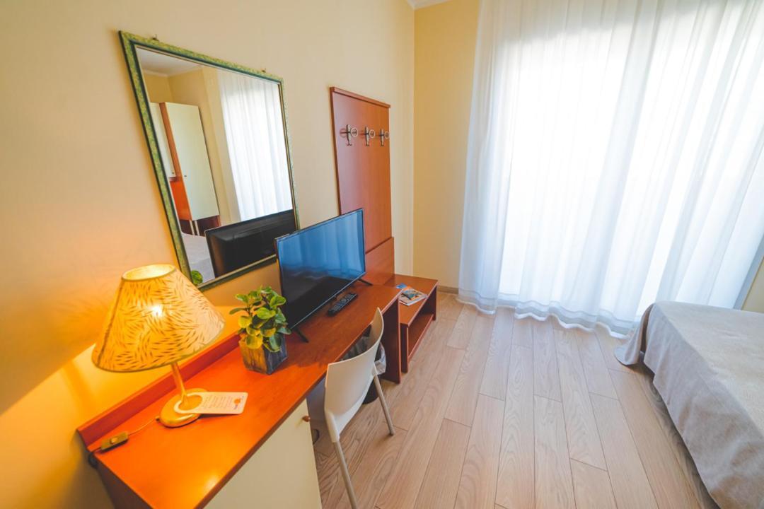 Hotel Sole Сотомарина Екстериор снимка