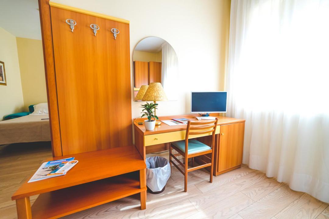 Hotel Sole Сотомарина Екстериор снимка