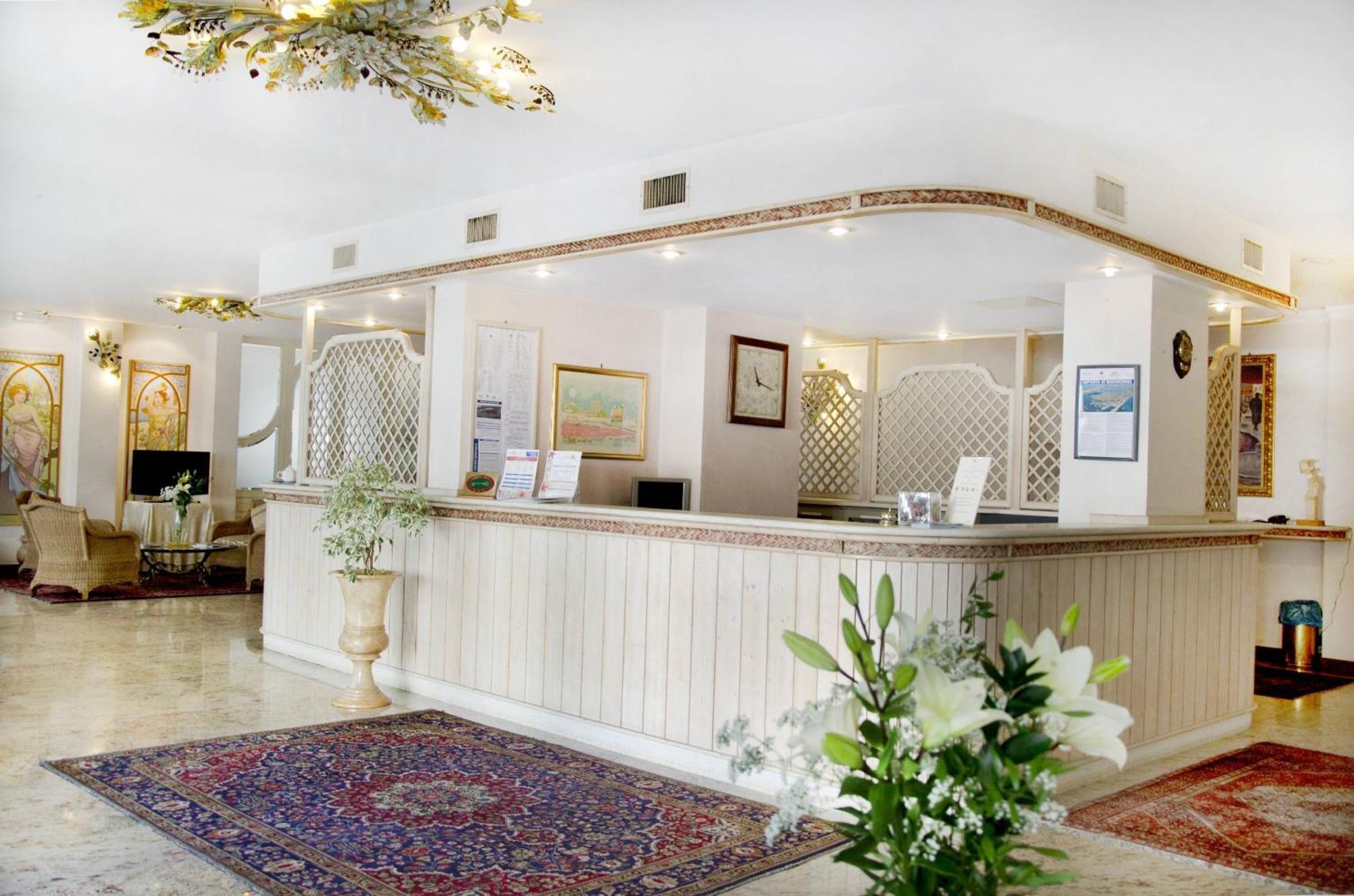 Hotel Sole Сотомарина Екстериор снимка